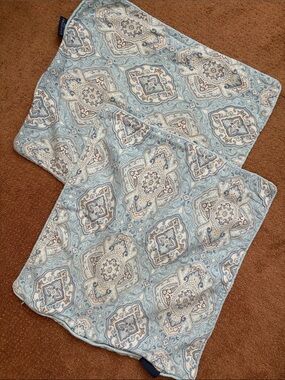 Set of 2 Prologue pillow covers